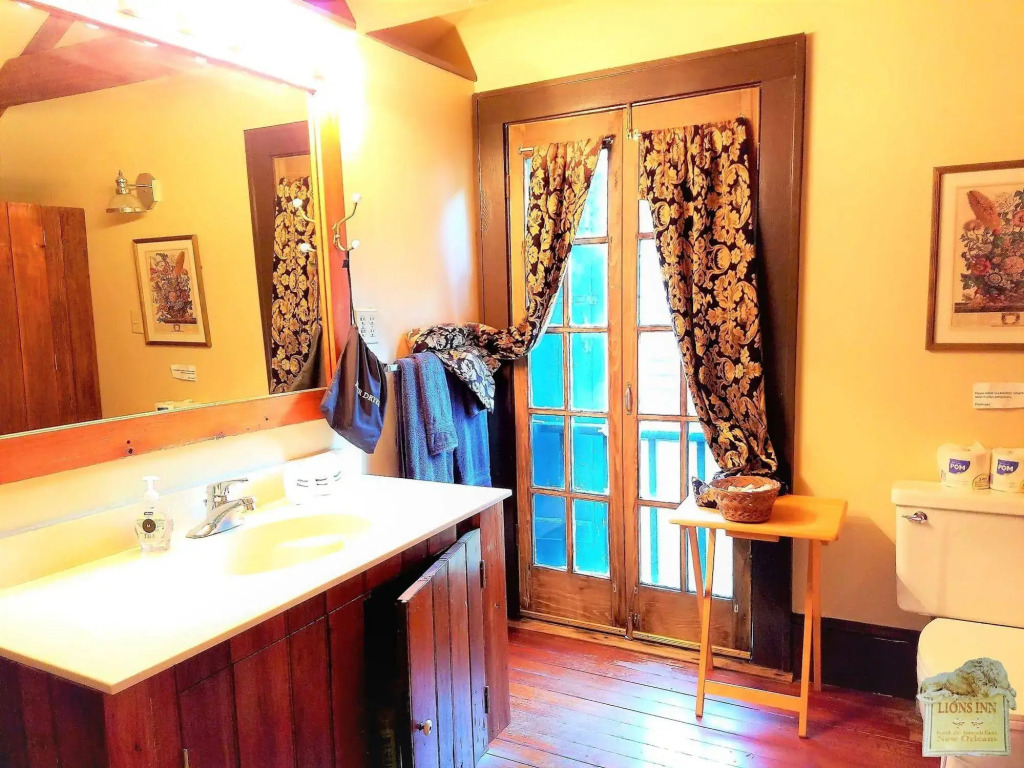 Lion's Inn Bed and Breakfast