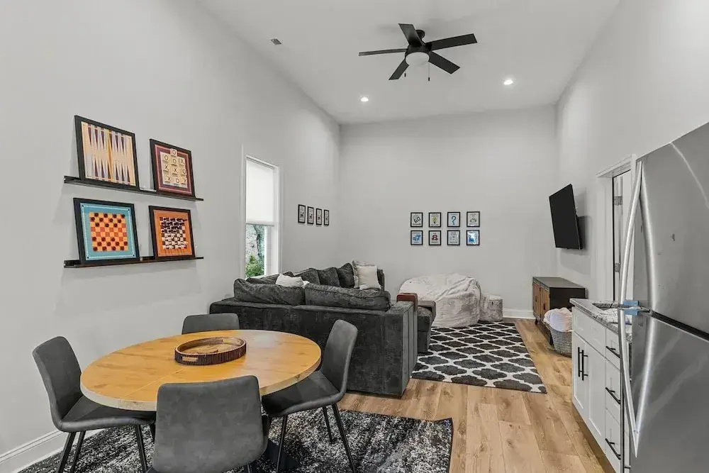 Never Lost 4 Bedroom Home by RedAwning