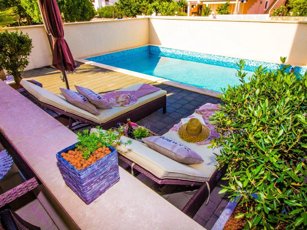 Modern Apartment in Šilo with Private Swimming Pool