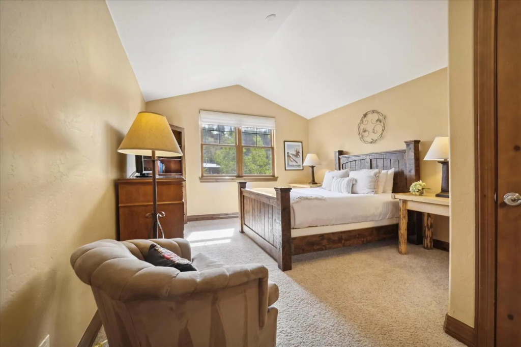 Highland Greens Comfort 3 Bedroom Townhouse by Redawning