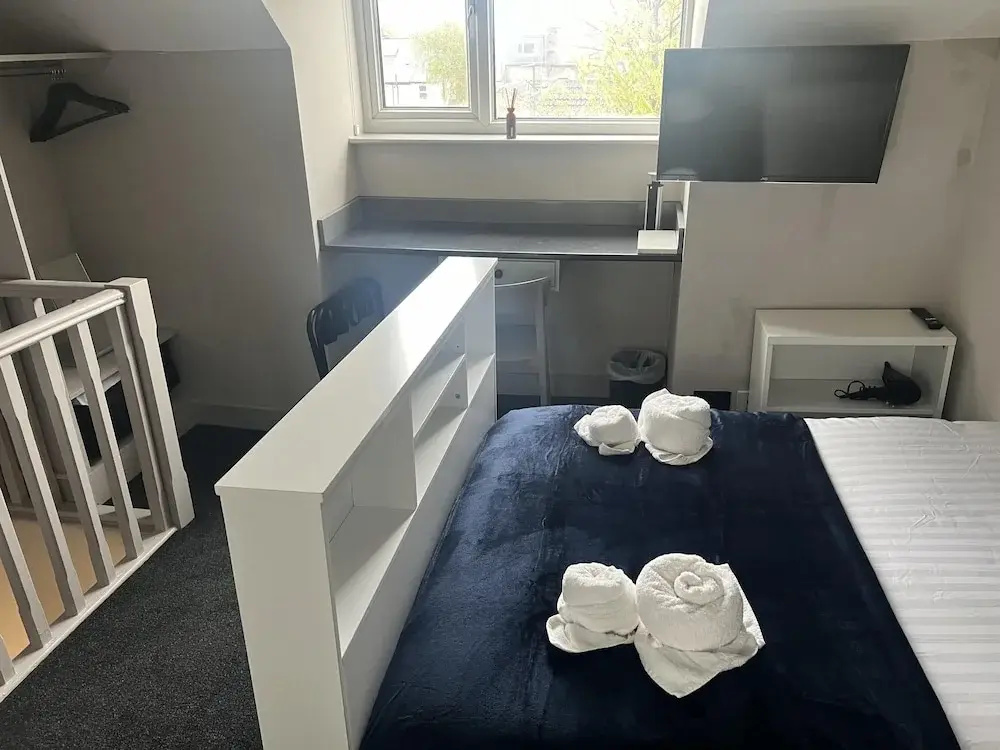 Sheffield Spacious 4 Bedroom House-all En-suites