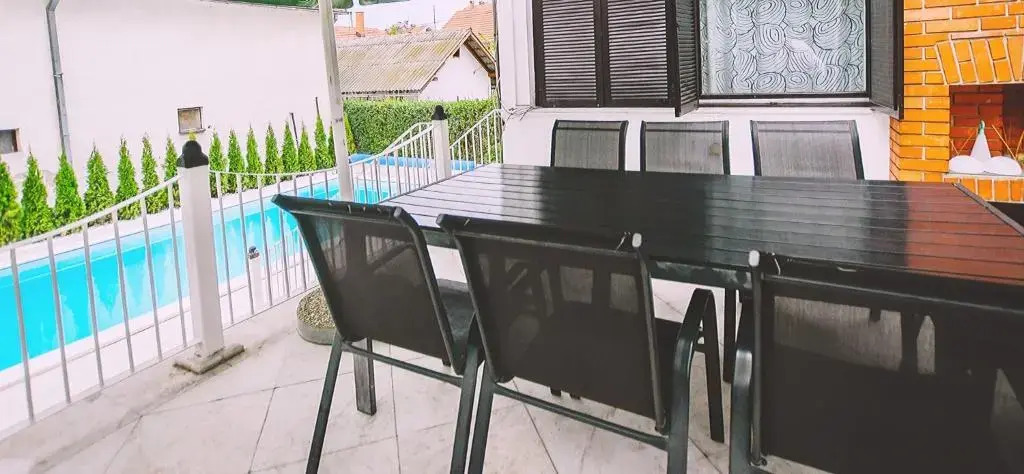 Villa Mina Kladovo, 5-Bedroom Villa with Pool for up to 12 People