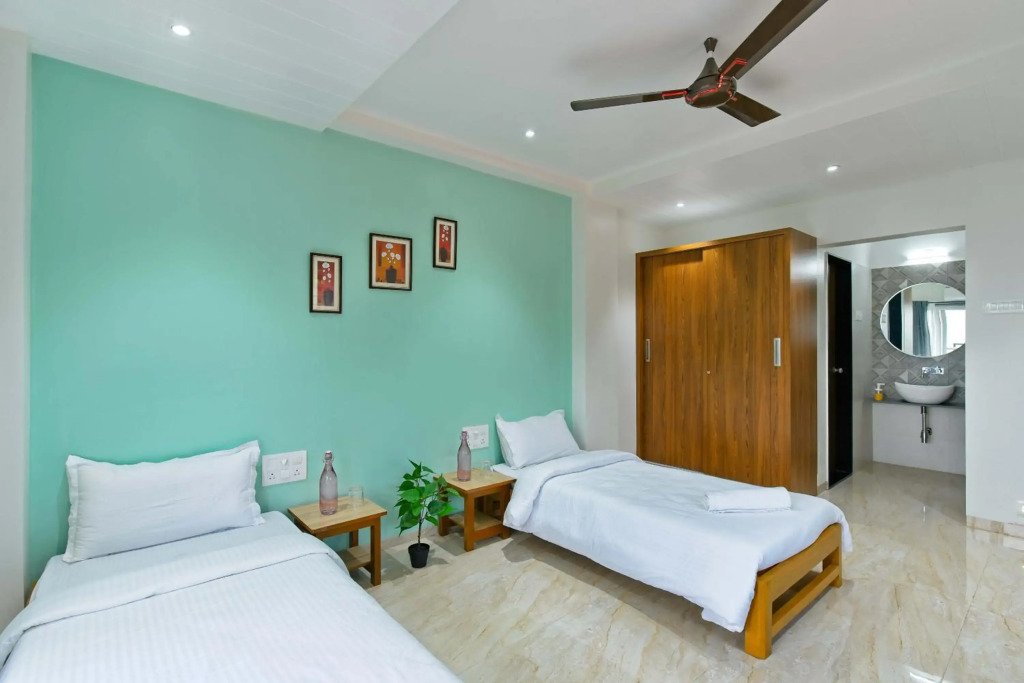 SaffronStays Riverdale, Mulshi - Lakefront villa with pool and mountain view