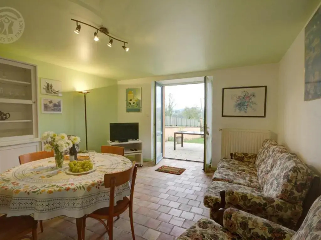 Gîte rénové à Montagny, terrasse, parking - FR-1-496-201