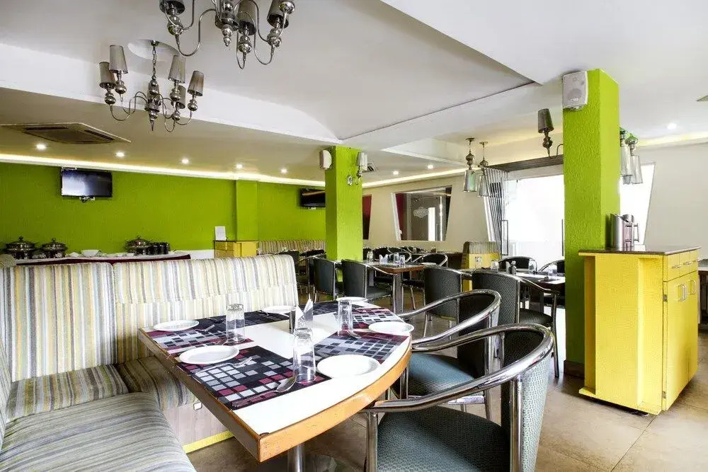 OYO 7552 Hotel SVM Grand