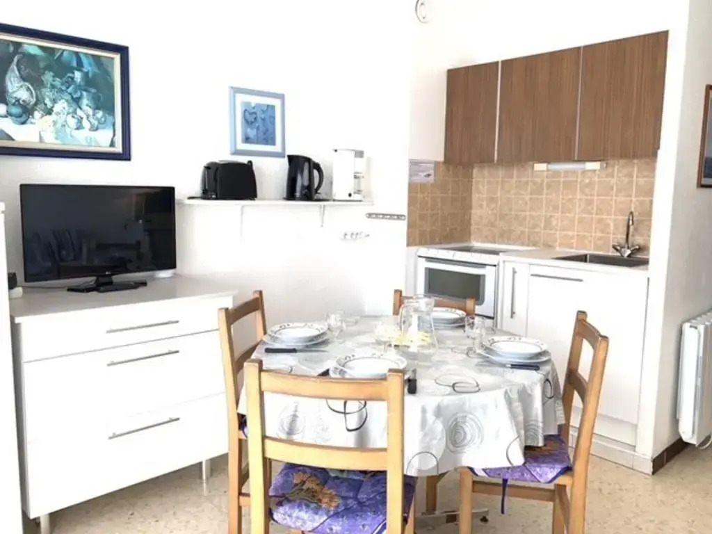 Appartement Balaruc-les-Bains, 1 pièce, 4 personnes - FR-1-503-69