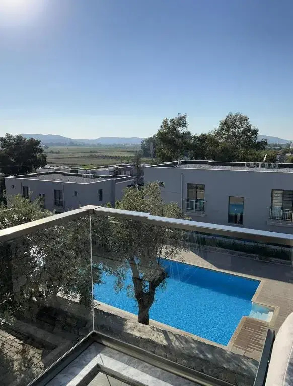 Scenic Flat With Shared Pool in Milas
