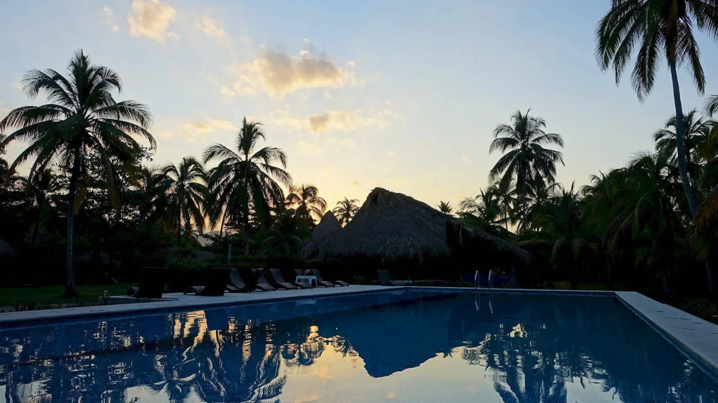 Huku Beach Hostel Palomino