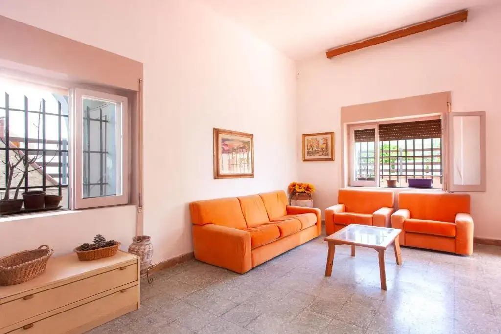 Casa con 3 camere letto e giardino spiaggia m123