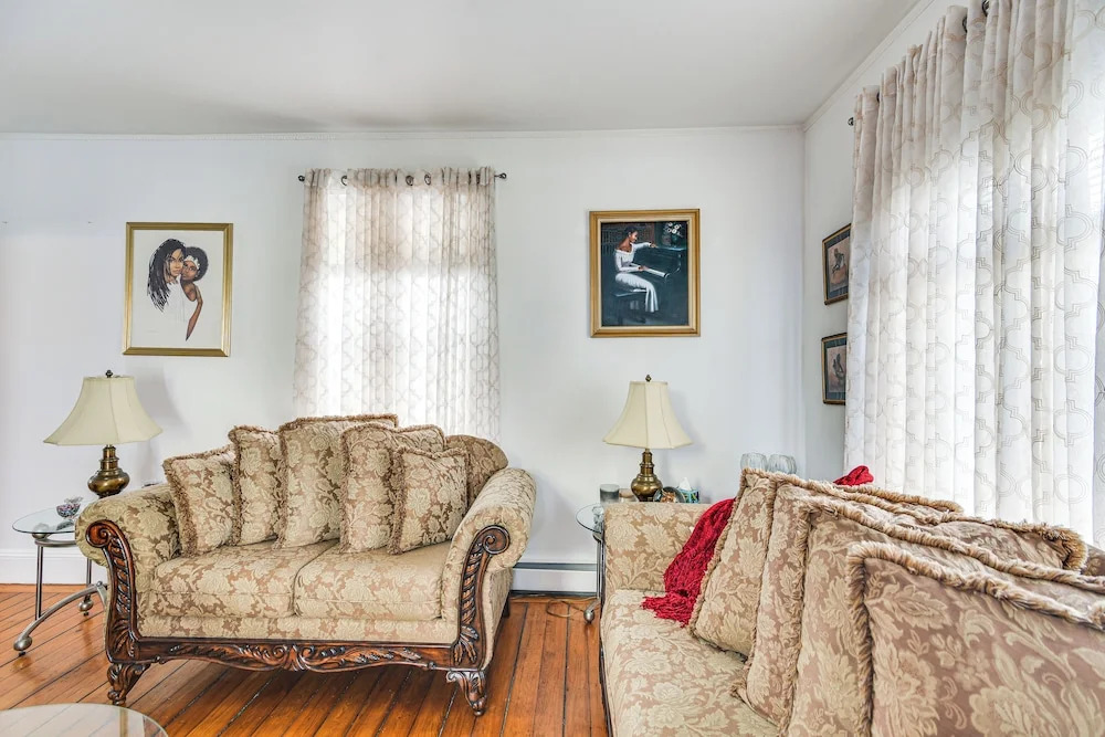Walk to Wharf & Beaches! Newport Home w/ Patio