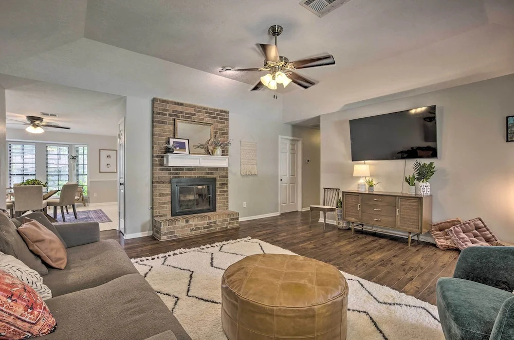 Pet-friendly Bryan Home < 5 Mi to Texas A & M!