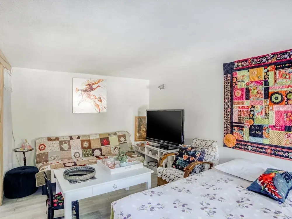 Comfortable Holiday Home in Roanne With Swimming Pool