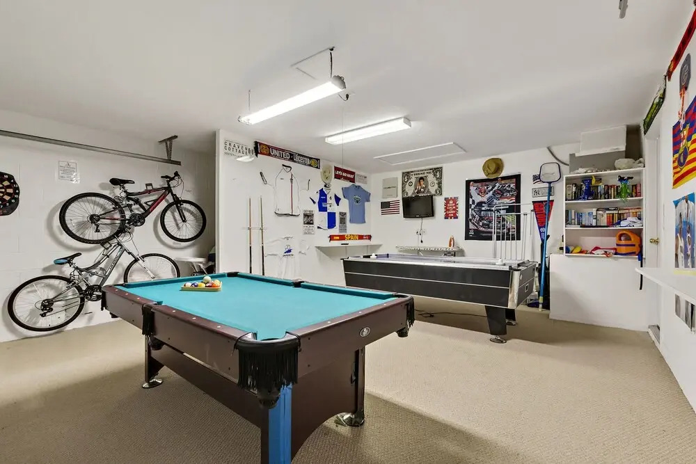 3 Bed Private Rear Games Room Gated Community