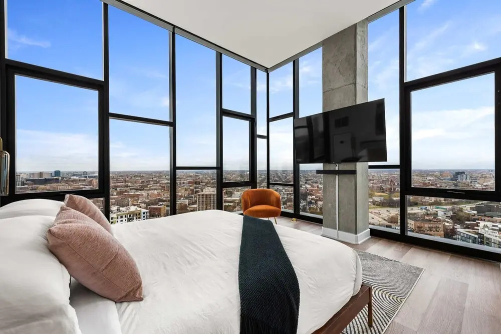Skyline Penthouse Duo 6 Bedrooms for Large Groups