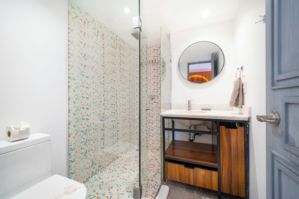 2 BR Condo - Rooftop Ocean View Joy 202