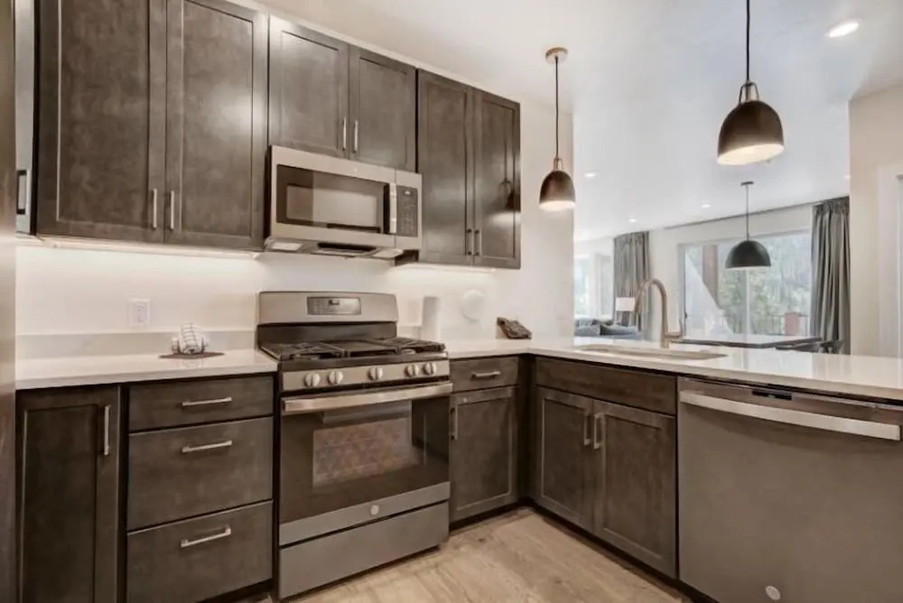 Clearwater Lofts - 3 Bedroom Luxury Condo Near Lakeside Village