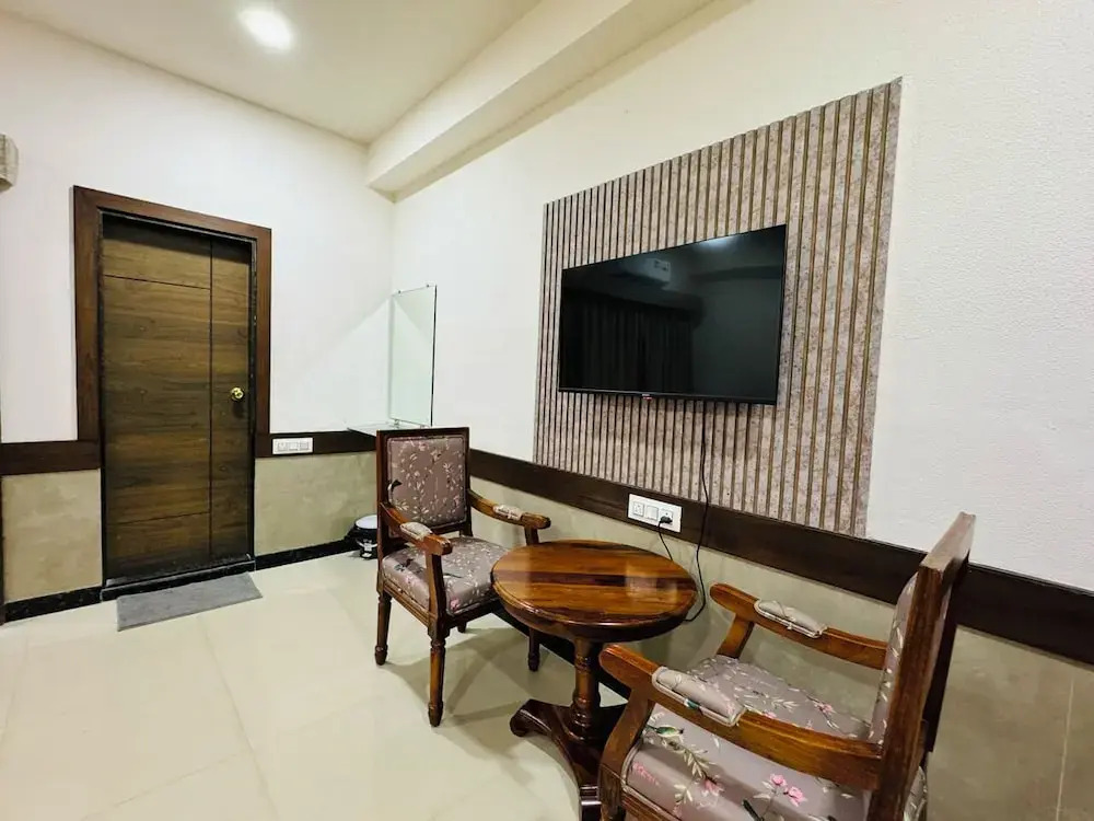 Col's Hotel Uphaar