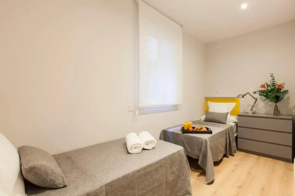 Perfectly located 4bed 4bath apartment in Barcelona 2 2