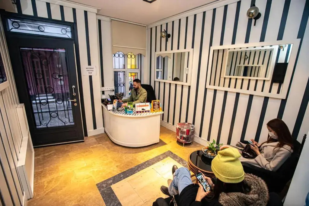 La Pazza Suites