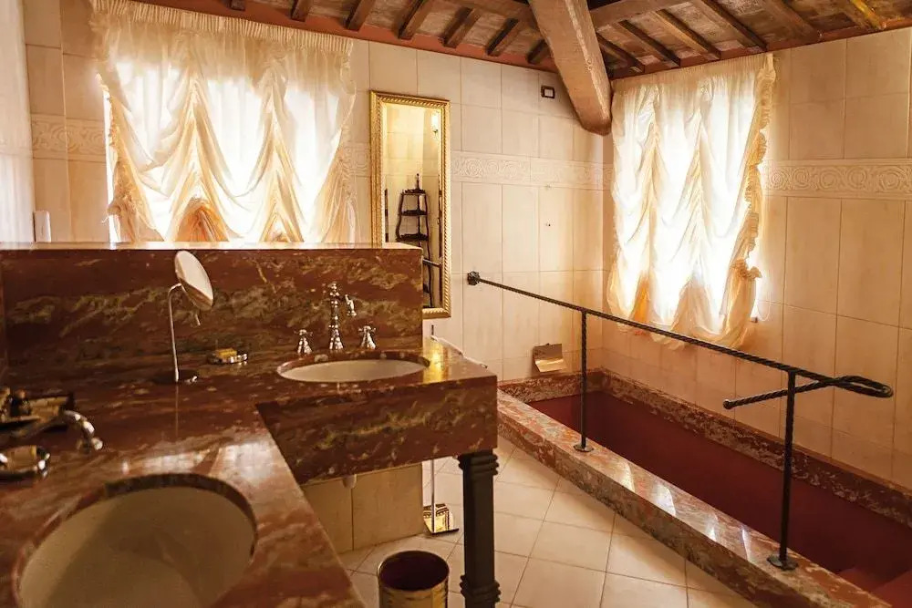 Borgo Pilotti Hotel & Restaurant