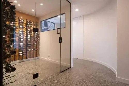 3 Story Townhouse In The Middle Of The City