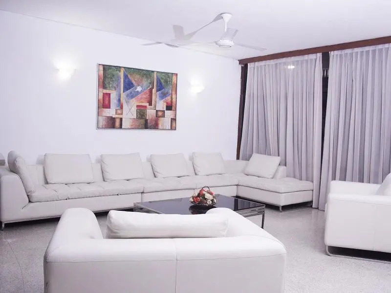Hotel 12