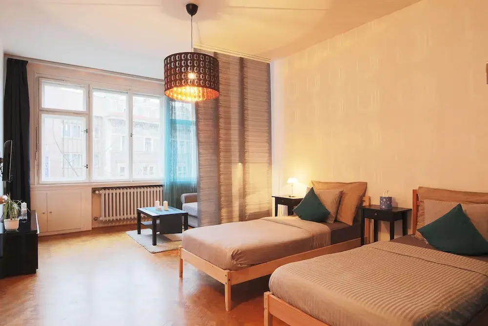 City Center Apartment for 7 people walking distance to Old Town by easyBNB