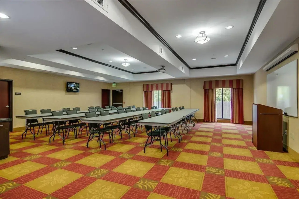 Comfort Suites Old Town Spring