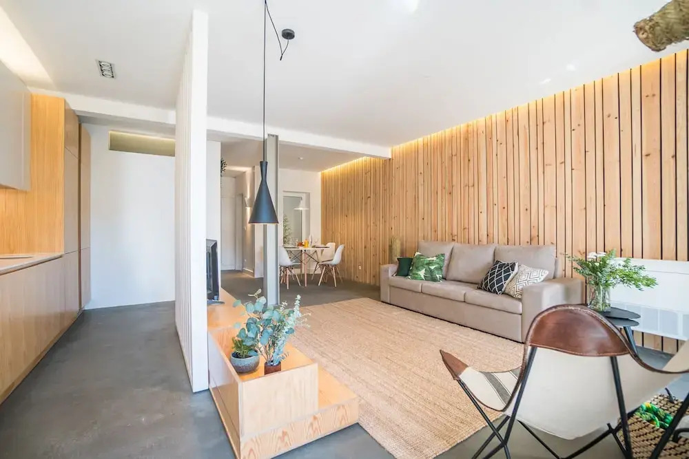 Wood Wall & Garden Apartment