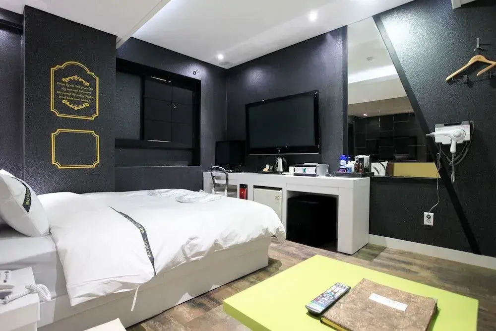 Max Hotel