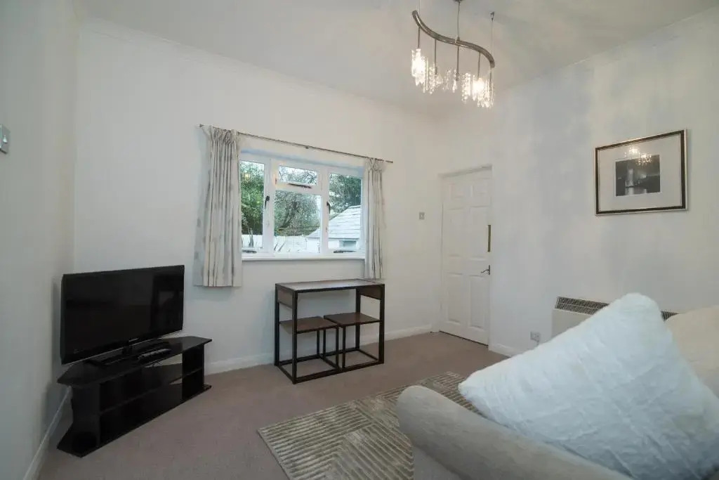 Aston Henry James Cookham Road Cosy flat close to town centre