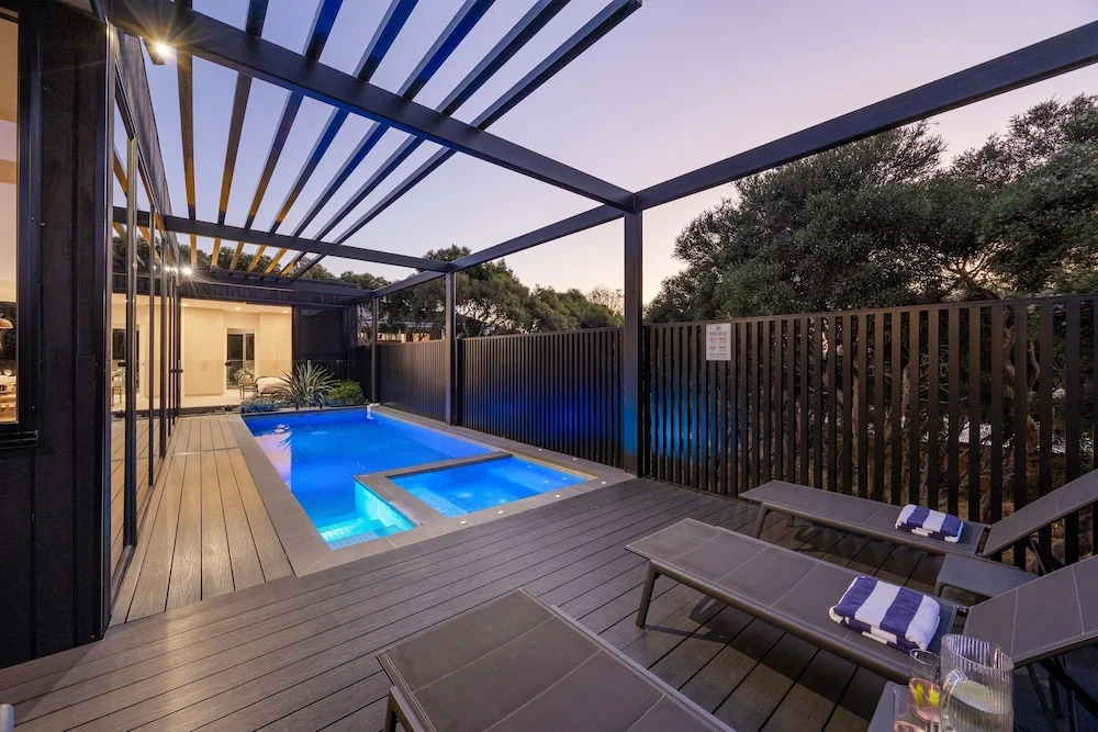 The Luxe Seabreeze Heated Pool Spa Cinema