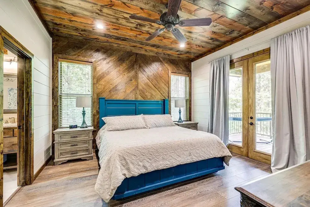 Cozy Cabin w/ Hot Tub ~ 5 Mi to Broken Bow Lake