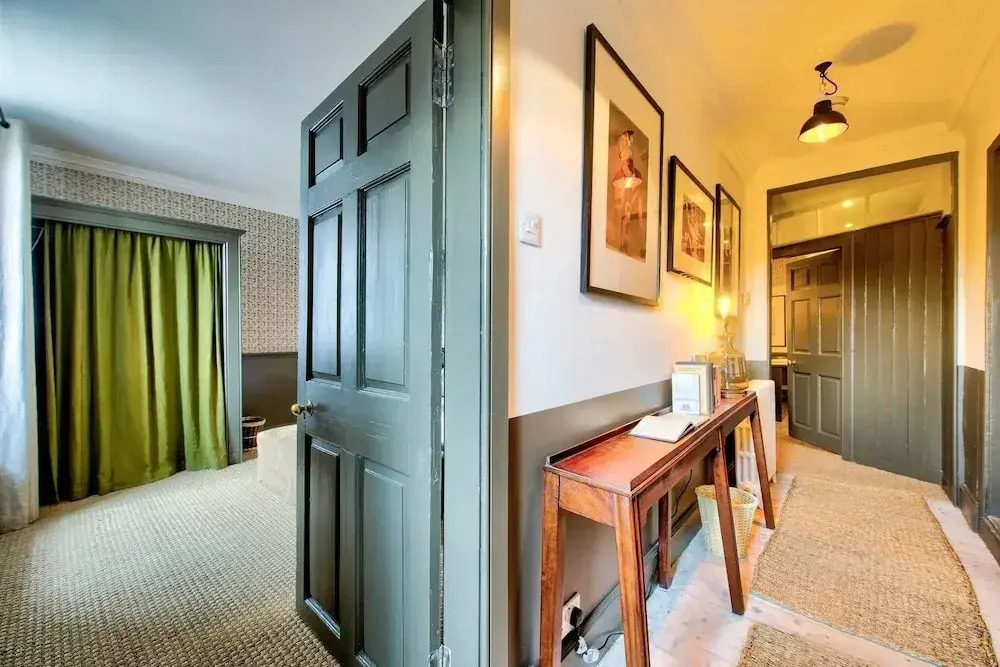 Rock House: Historic Gem - Heart of the City