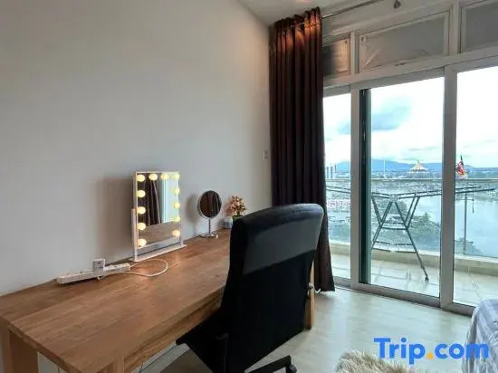 Riverine sapphire apartment