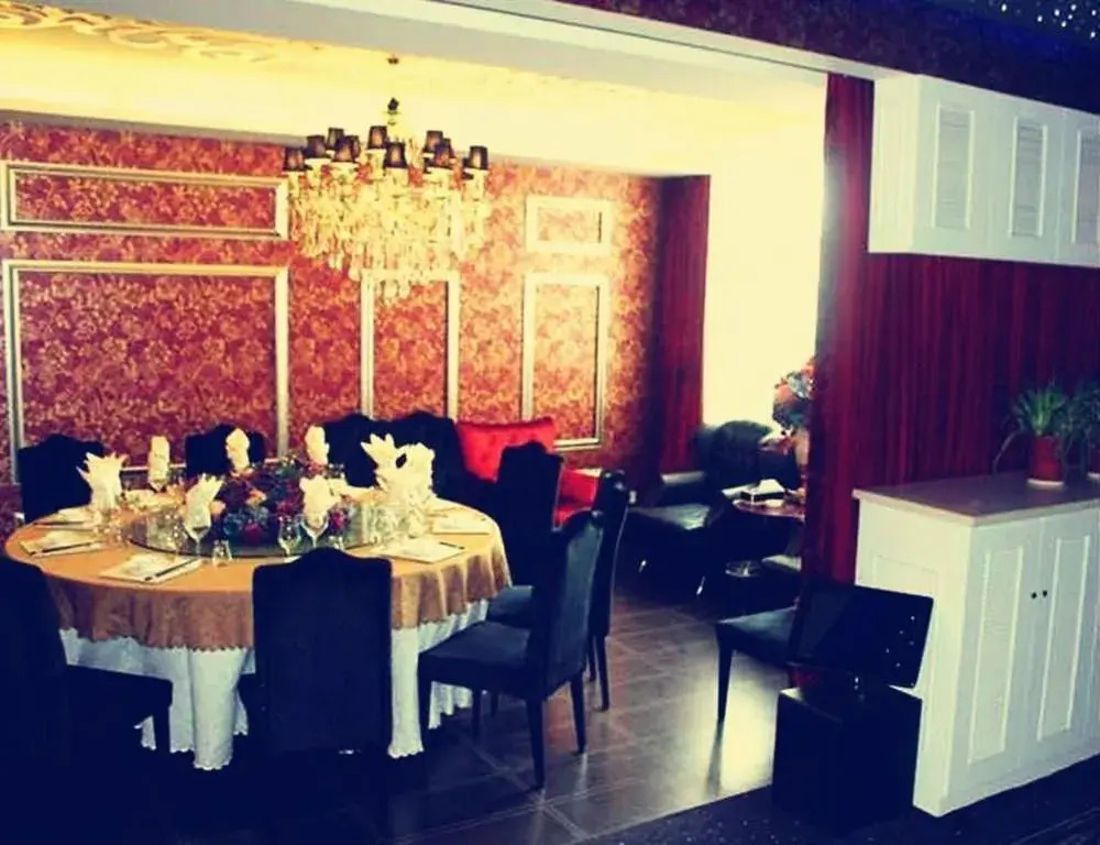 Roman Holiday Hotel (Wuhan Xibei Lake)