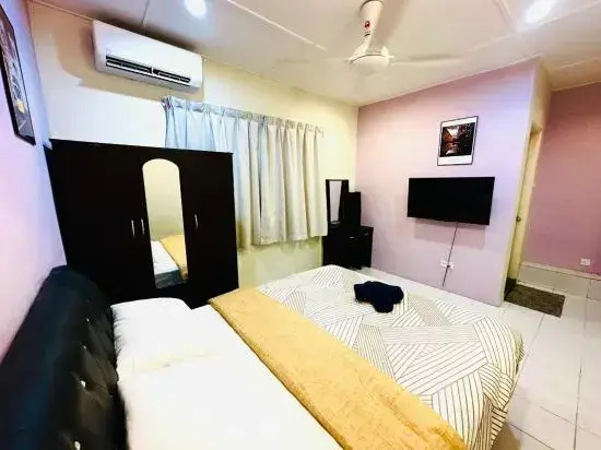 Corner Lot Taman Bahagia Batu 7 ( 2Minutes to Airport)