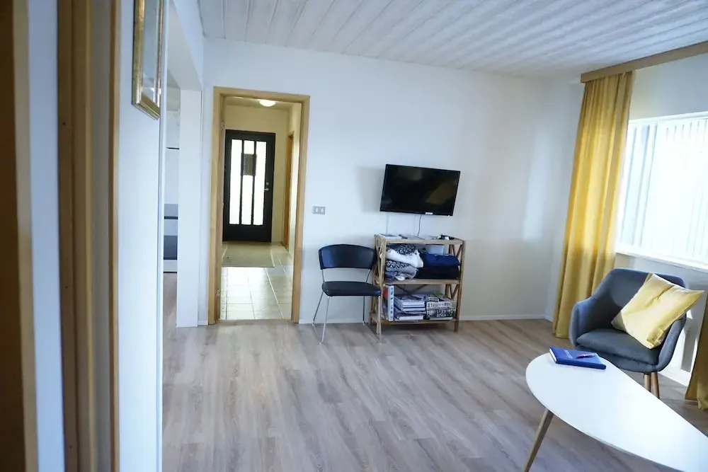 Hlíðarból Guesthouse