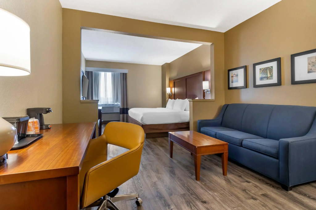 Comfort Suites