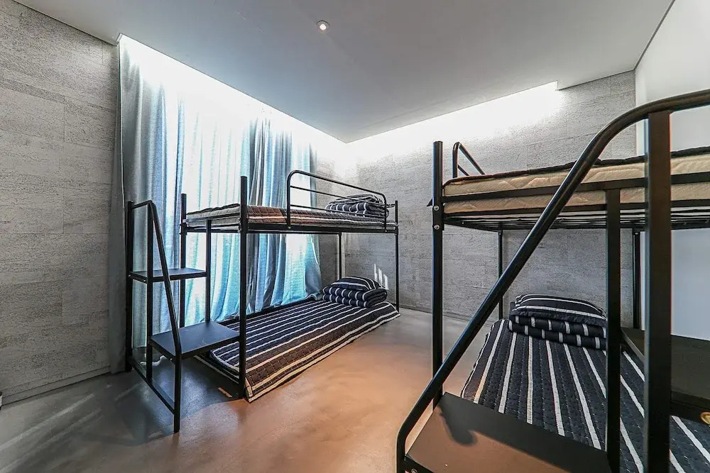 Iho 1820 Cafe & Guesthouse - Hostel