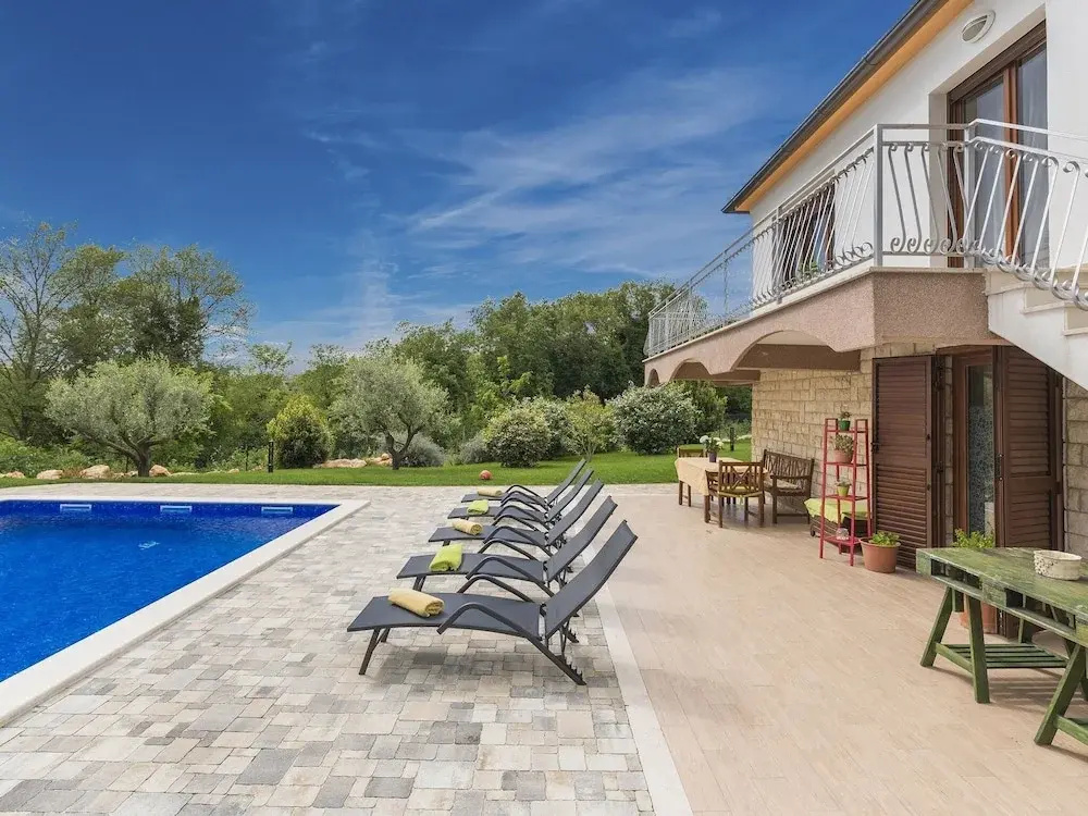 Holiday House With Private Pool and Garden in Nova Vas, Near Porec
