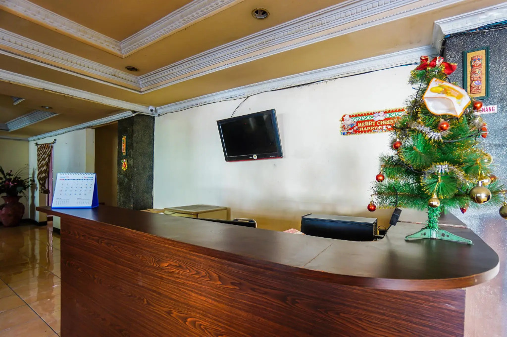 OYO 2217 Galaxy Hotel