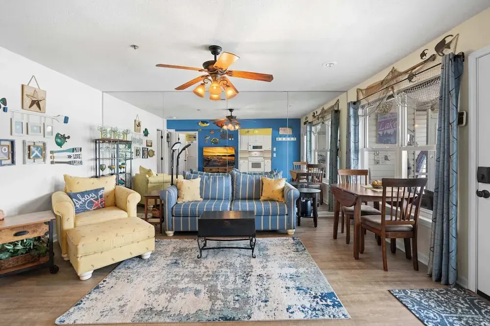 Latibe Retreat Lakefront Condo for 4 w/ Balcony & Pool Access