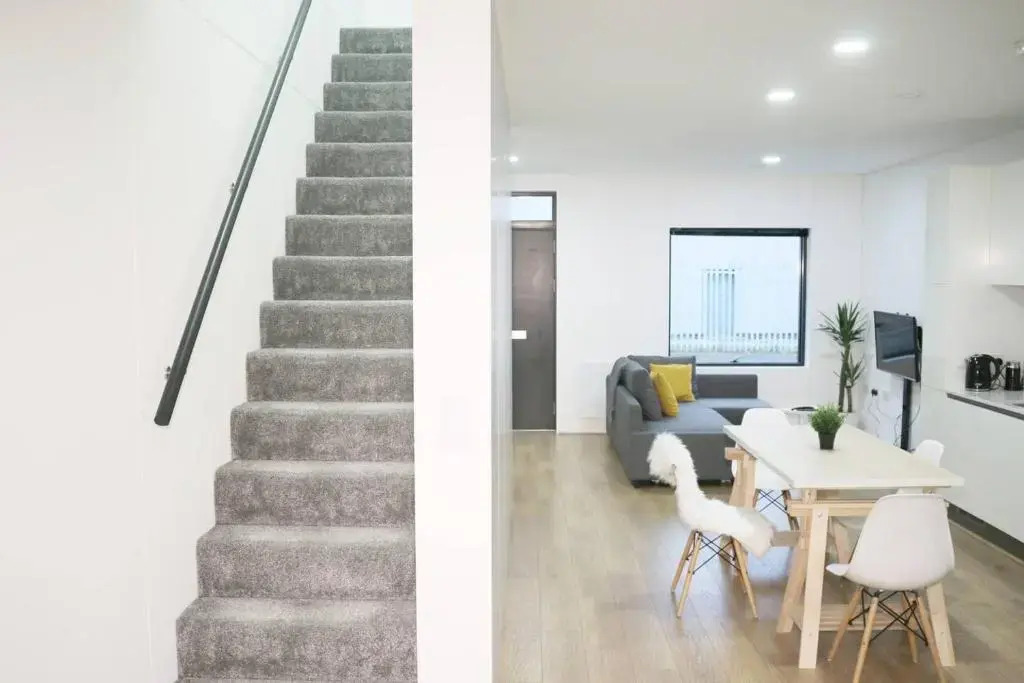 Large Townhouse 5 Beds with Two Parking Spaces - Manchester City Centre