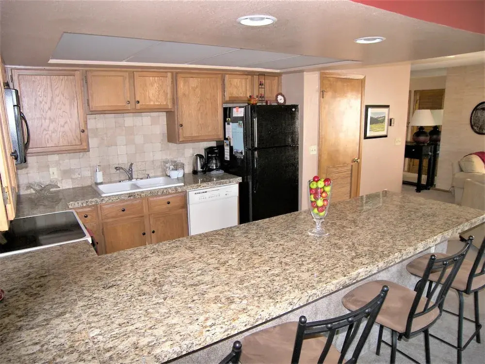 Saltlick 2 bed 2 bath 2 Br condo by RedAwning