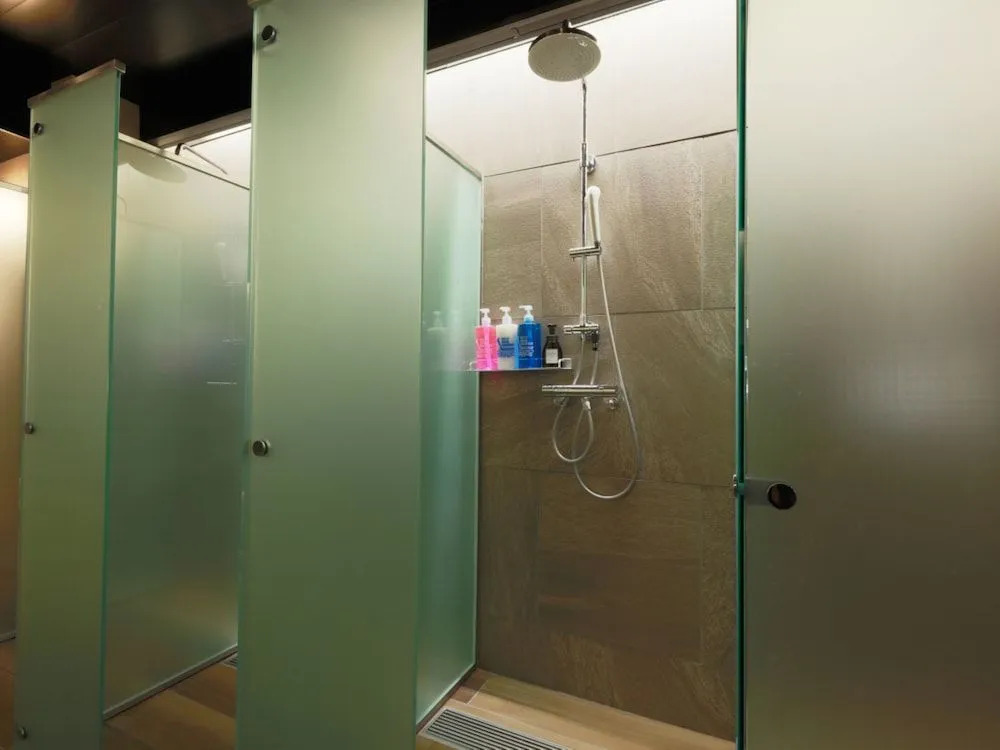 Rembrandt Cabin & Spa Shimbashi - Caters to Men
