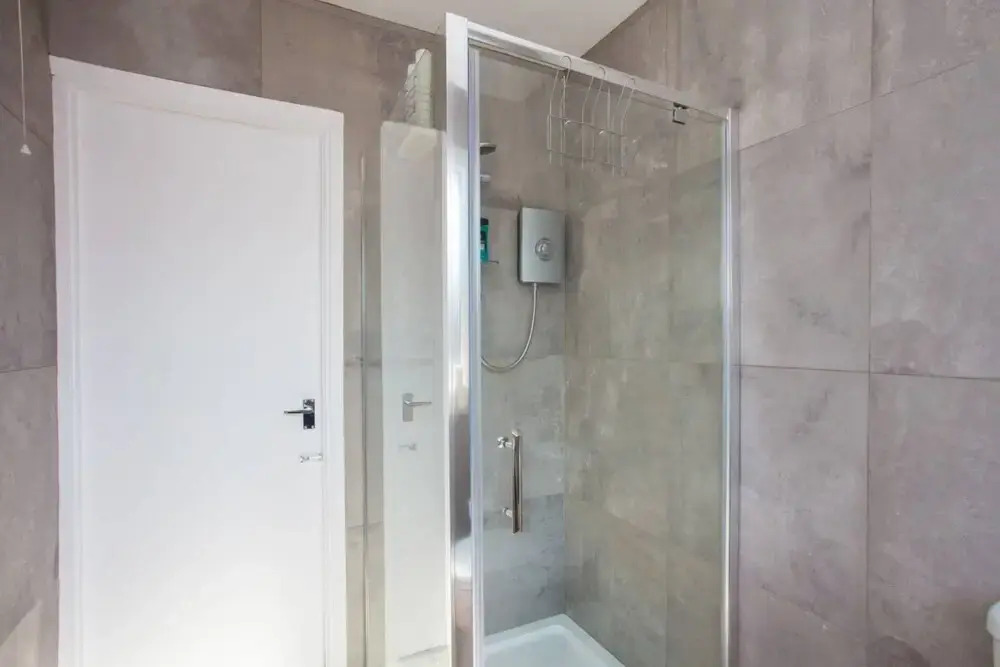 Cosy 4 Bedroom Apartment In Great Location