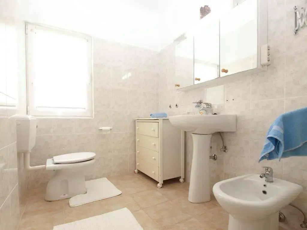 Apartments Biskupije 810