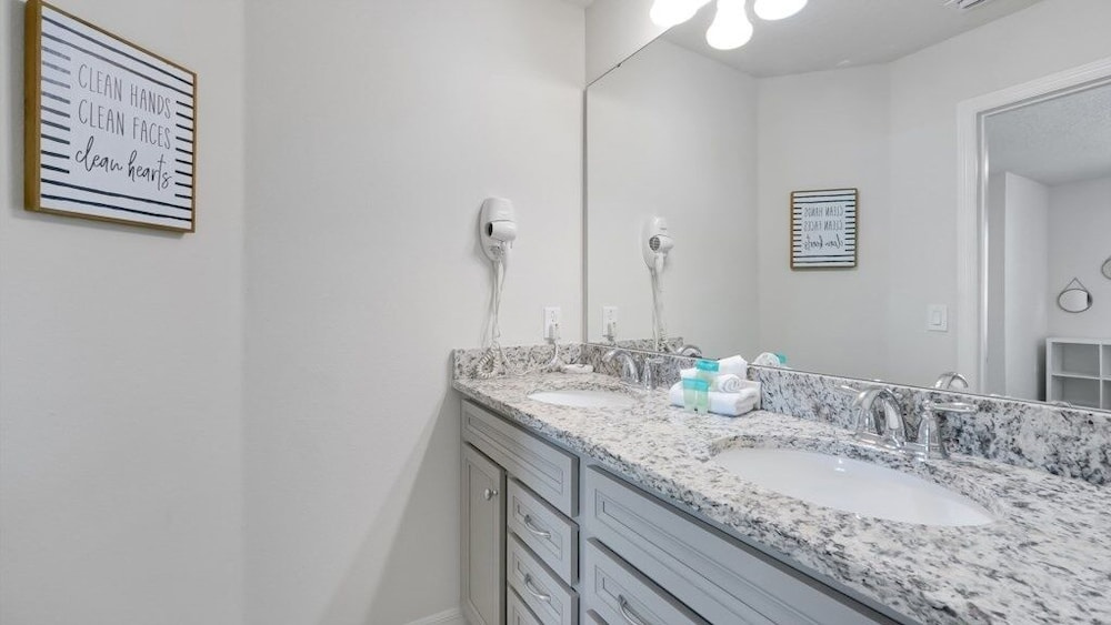 Family-friendly Luxury Home 7br, Private Pool, Resort Amenities Near Disney 7 Bedroom Home