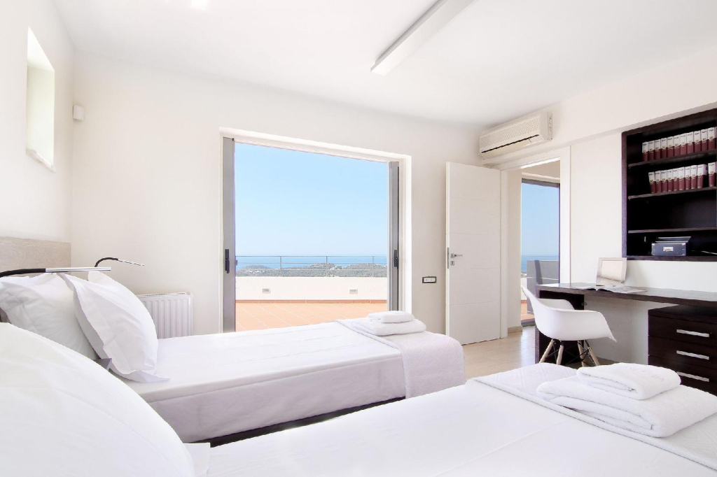 4 Bedroom Villa TakeOff in Anavyssos - BLG 69210
